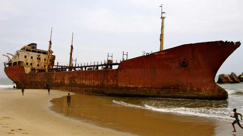 Illustration for article titled 30 Beautifully Haunting Shipwrecks From Around the World